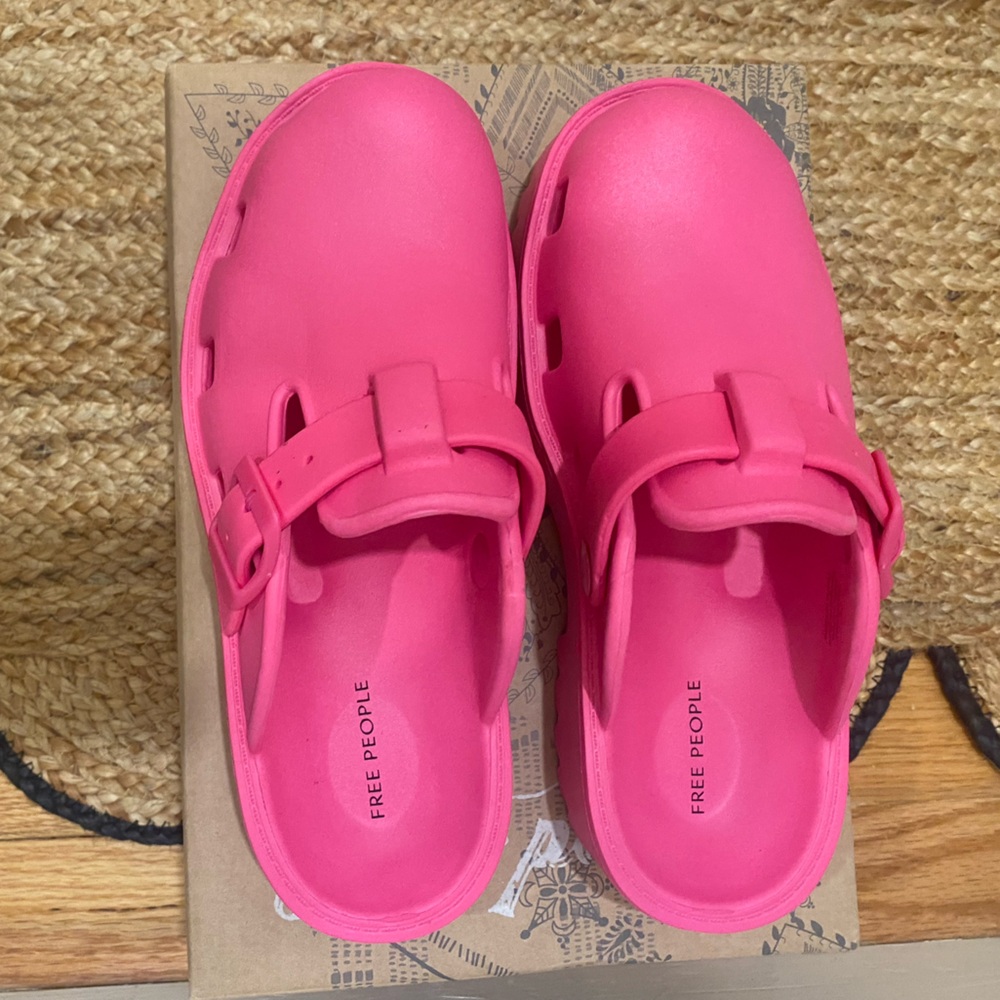 Free People Karlie Buckle Clogs in Pink Sz 6/37 - Picture 2 of 6